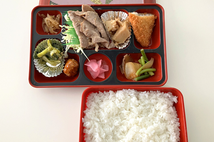 お昼の弁当